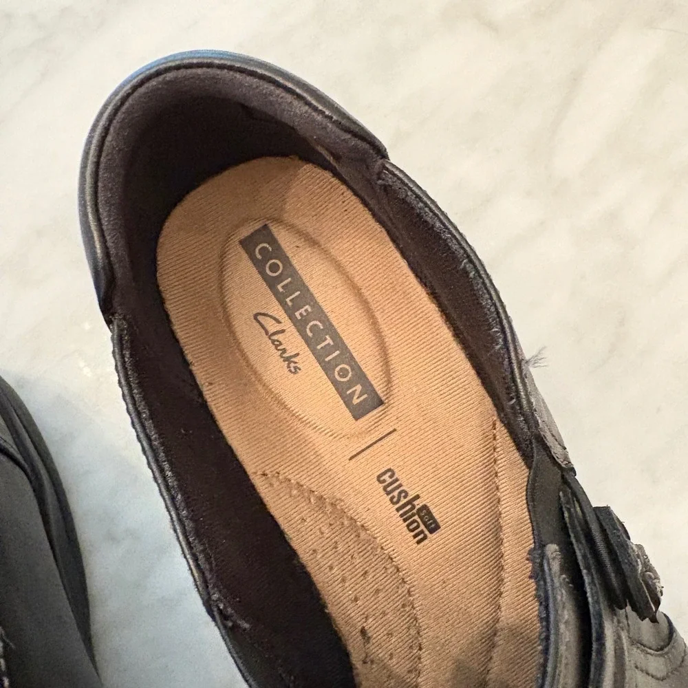 Clarks Carleigh Pearl Strapped Slip-On Shoes in Black Leather Sz‎ 8.5